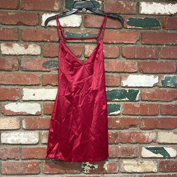 Superdown Nicole Mini Dress in Burgundy Wine NWT Size Small - Picture 3 of 7